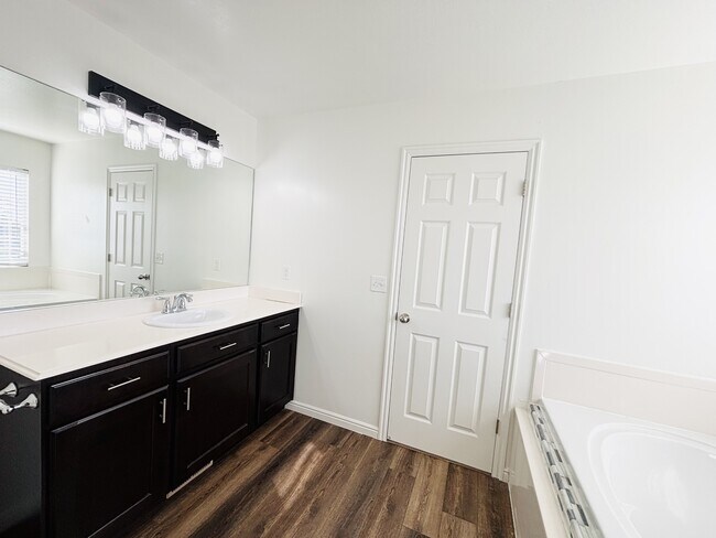 Building Photo - 1094 1825 W