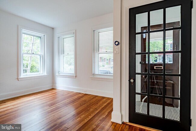 Building Photo - 310 W Biddle St