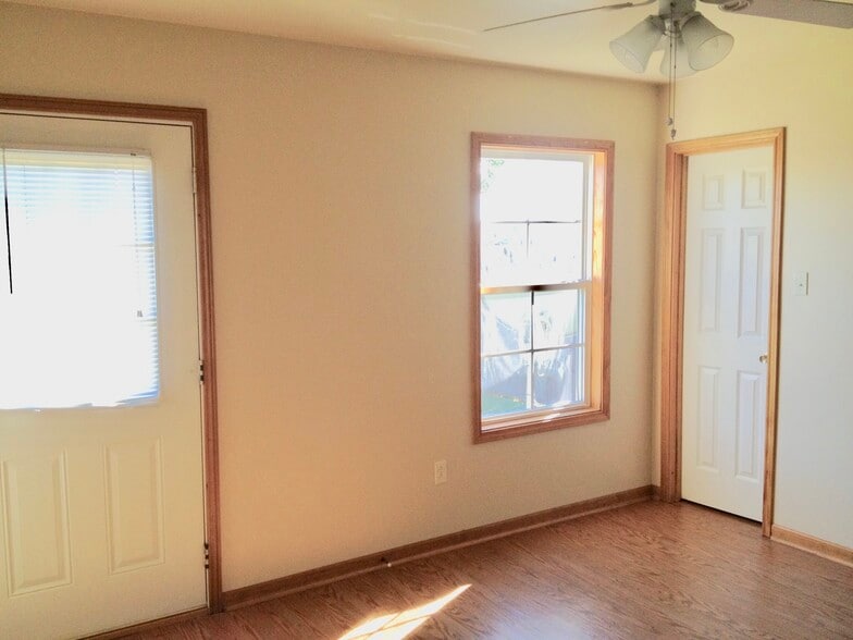 Building Photo - 125 Carter St