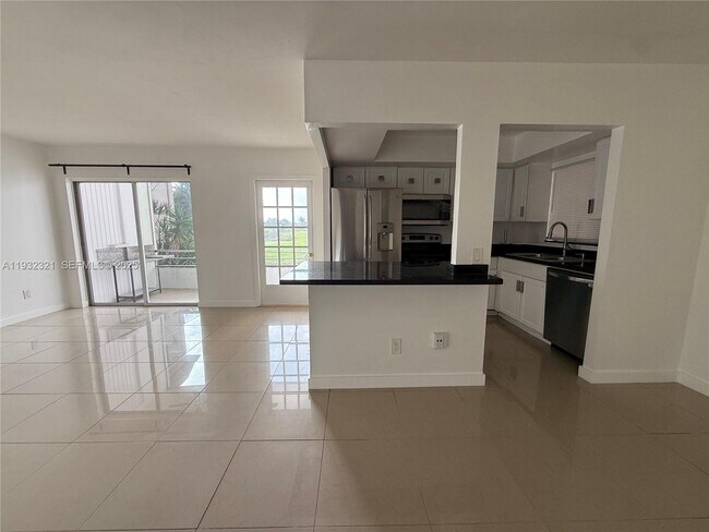 Building Photo - 2431 SW 82nd Ave