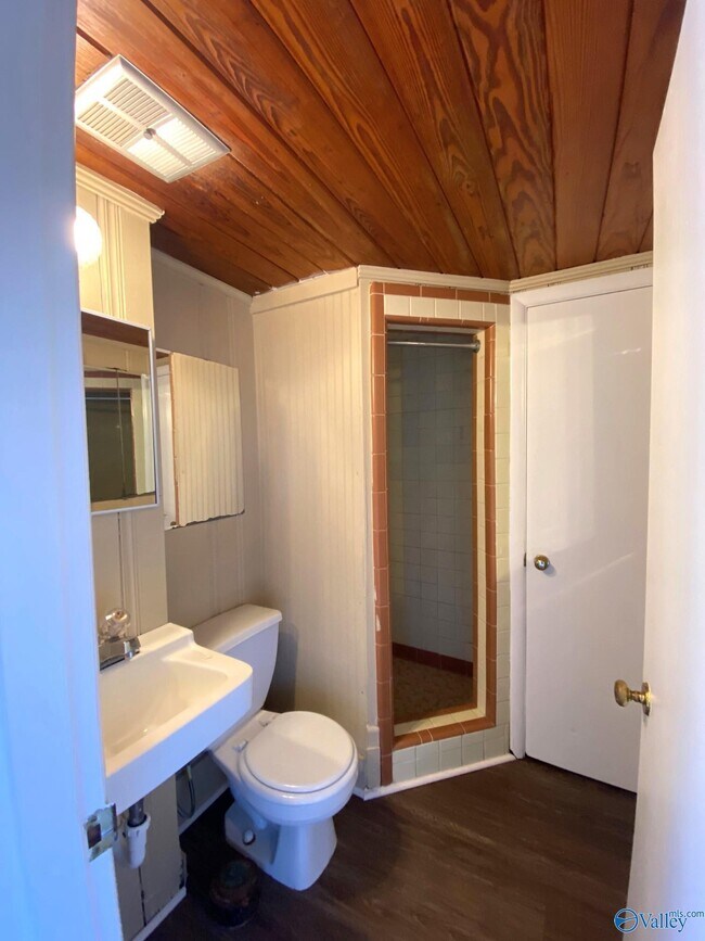 Building Photo - 6504 Whitesburg Dr
