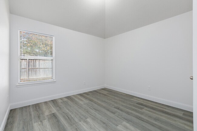 Building Photo - 21565 Duke Alexander Dr