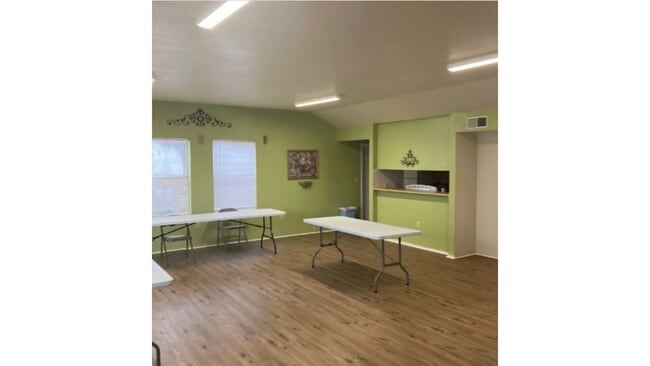 Building Photo - 1201 Edmiston Dr