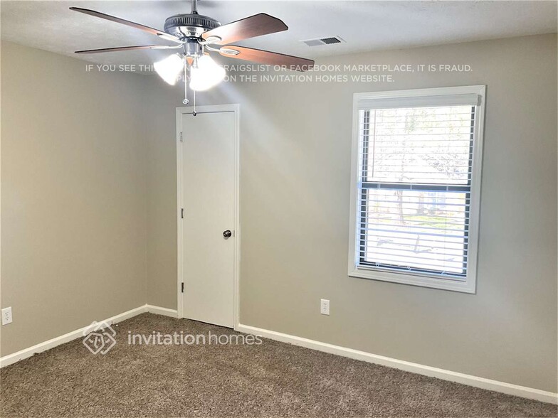 Building Photo - 2850 Park Chase Dr