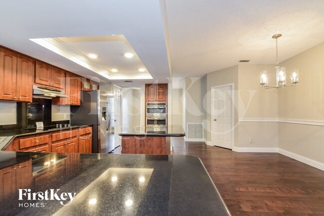 Building Photo - 2612 Crestfield Dr