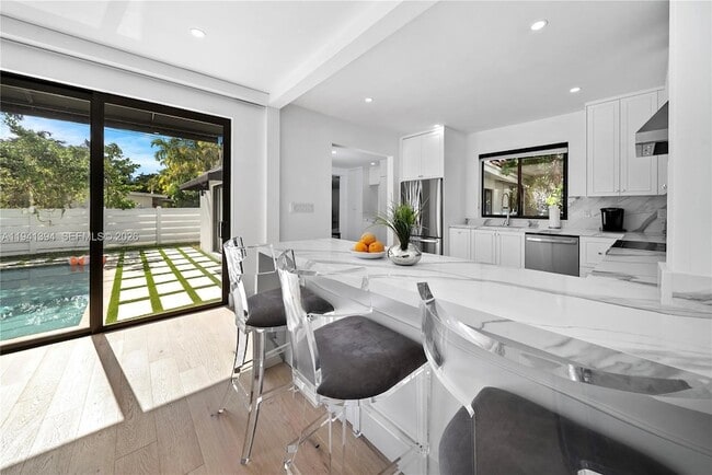 Building Photo - 600 NE 57th St