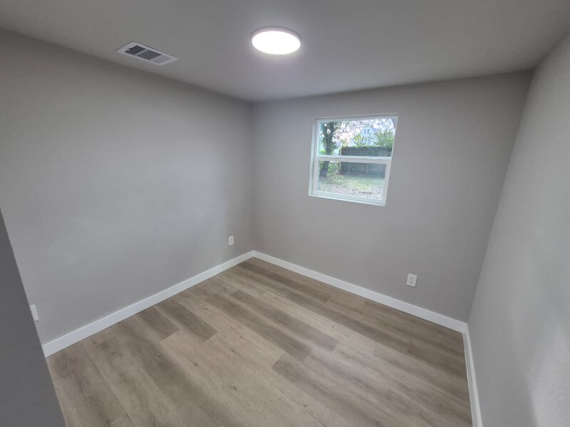 Building Photo - 2209 Gano St