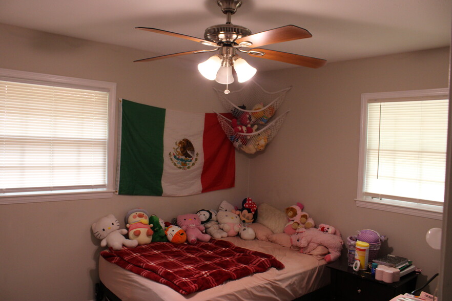 2nd bedroom - 2354 Hollyridge Dr SW