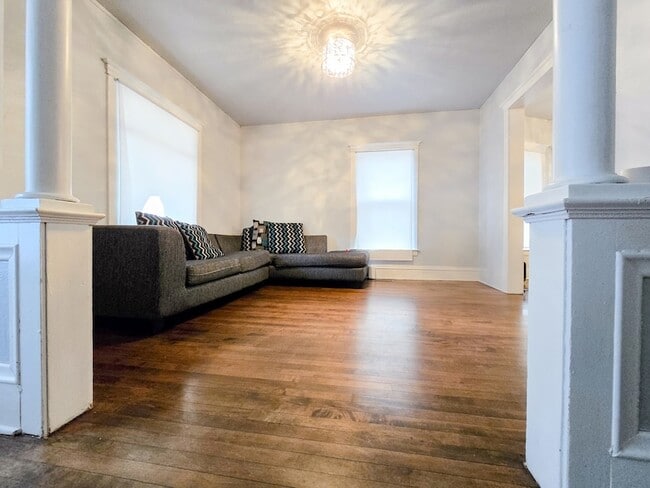 Building Photo - 481 Division St