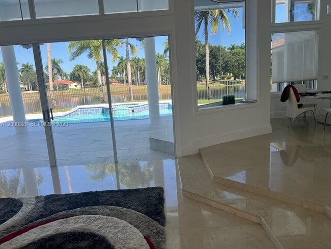 Building Photo - 2534 Poinciana Dr