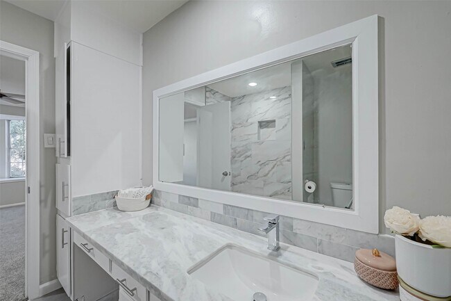 Building Photo - 925 Wax Myrtle Ln