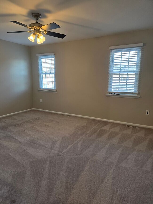 Building Photo - Green Valley Community off Kirkwood Highway