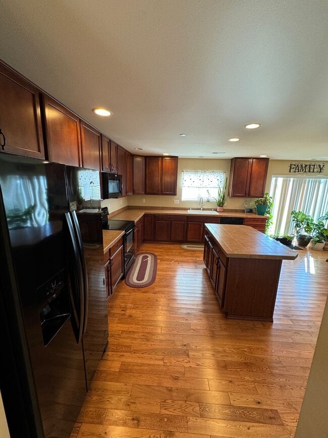 Building Photo - 1175 Swan Loop