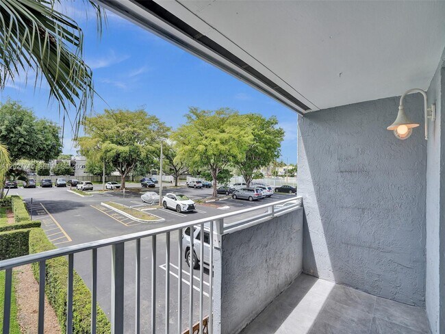 Building Photo - 4600 SW 67th Ave