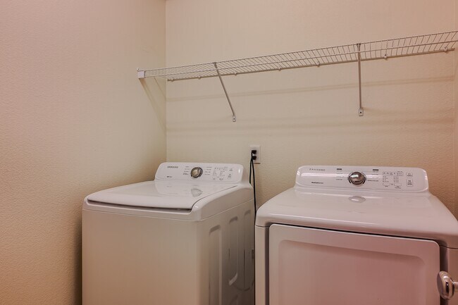 Building Photo - 3210 Brynley Ave