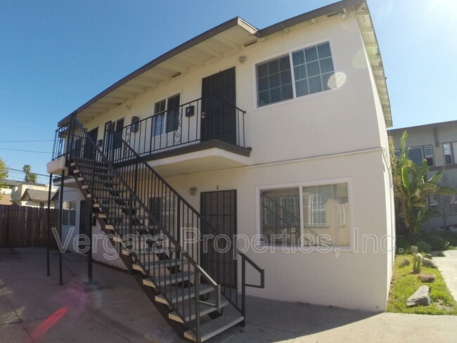 Building Photo - 1083 E 7th St