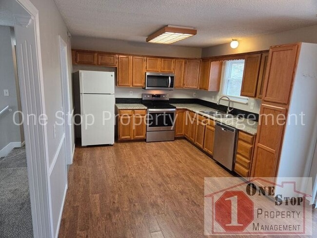 Building Photo - Cozy 3 bedroom 2.5 bathroom in Blue Springs, MO!