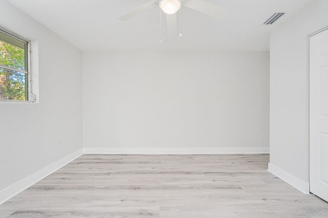 Building Photo - Stunning Remodeled 3-Bedroom Home in Prime...