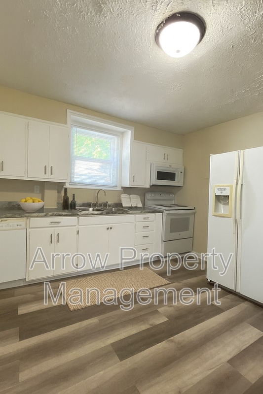 Building Photo - 1300 N 26th St