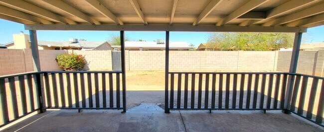 Building Photo - CHARMING GEM ON THE WEST SIDE!!!