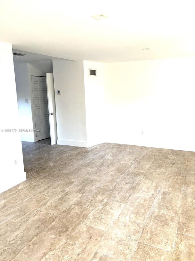 Building Photo - 1416 SW 33rd Ct