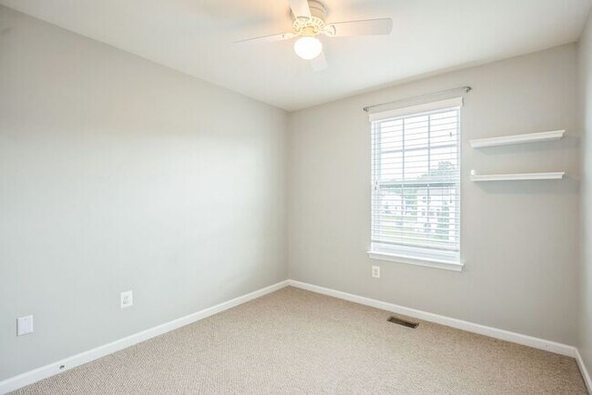 Building Photo - 43538 Marguerite Way