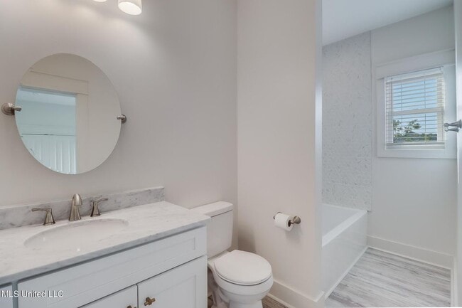 Building Photo - 238 Lovers Ln