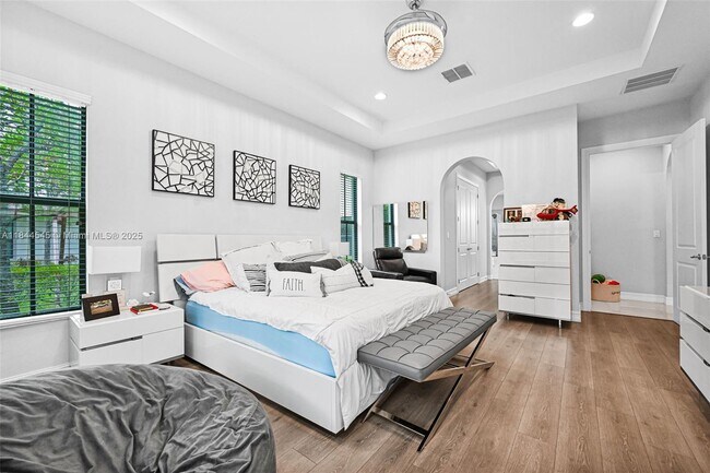 Building Photo - 8855 Watercrest Cir W