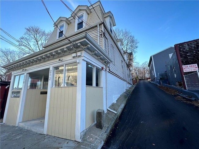 Building Photo - 212-212 N Main St