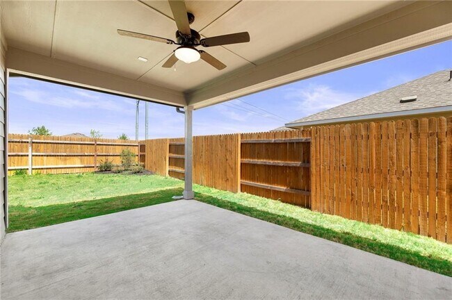 Building Photo - 102 Crooked Trail