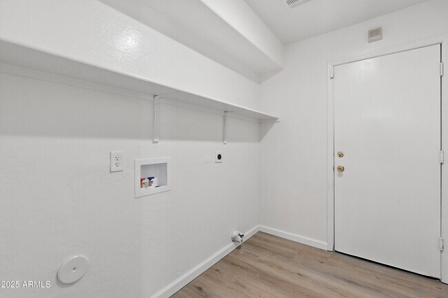 Building Photo - 6412 N 78th Ln