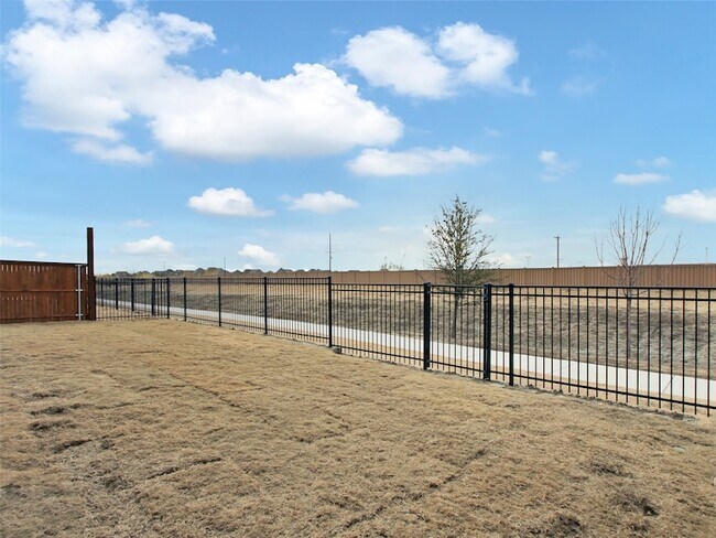 Building Photo - 3717 Brinkley Dr