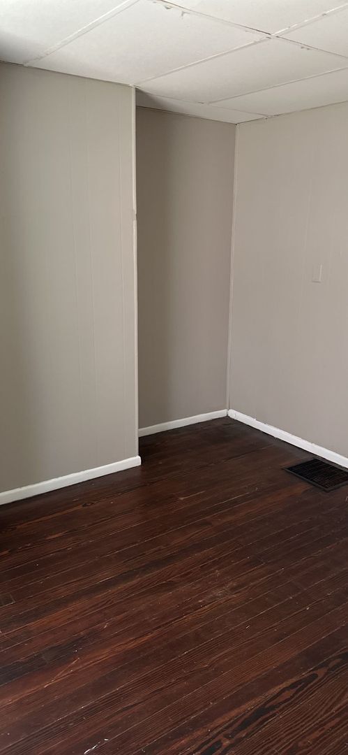 Building Photo - **Deposit Special $500** 526 Brandt 3BR/1B...