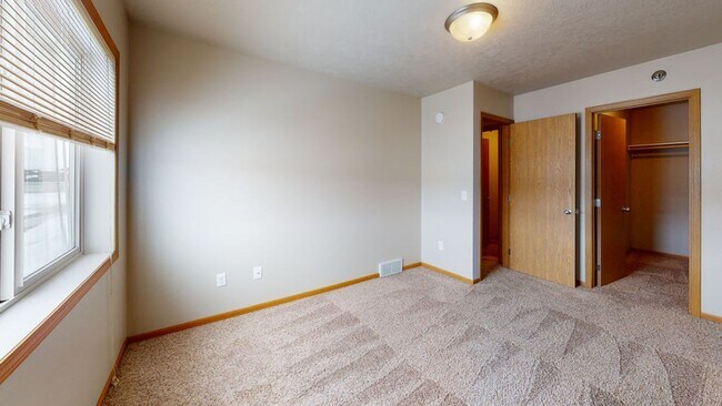 Building Photo - 1632 35th Ave SE