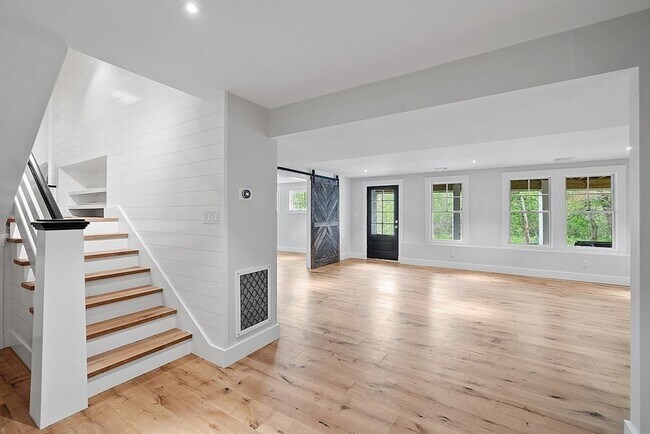 Building Photo - 24 McCallar Ln