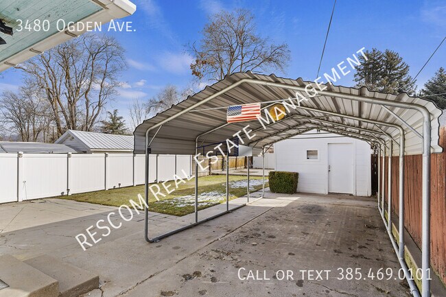 Building Photo - 3480 Ogden Ave