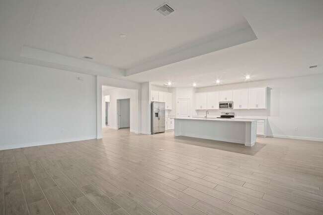 Building Photo - Spacious home 3beds+Den 3 baths located in...