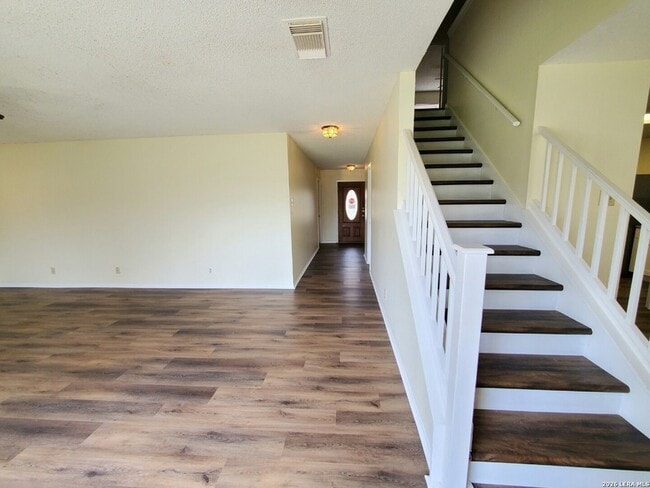 Building Photo - 8219 Sunshine Trail Dr