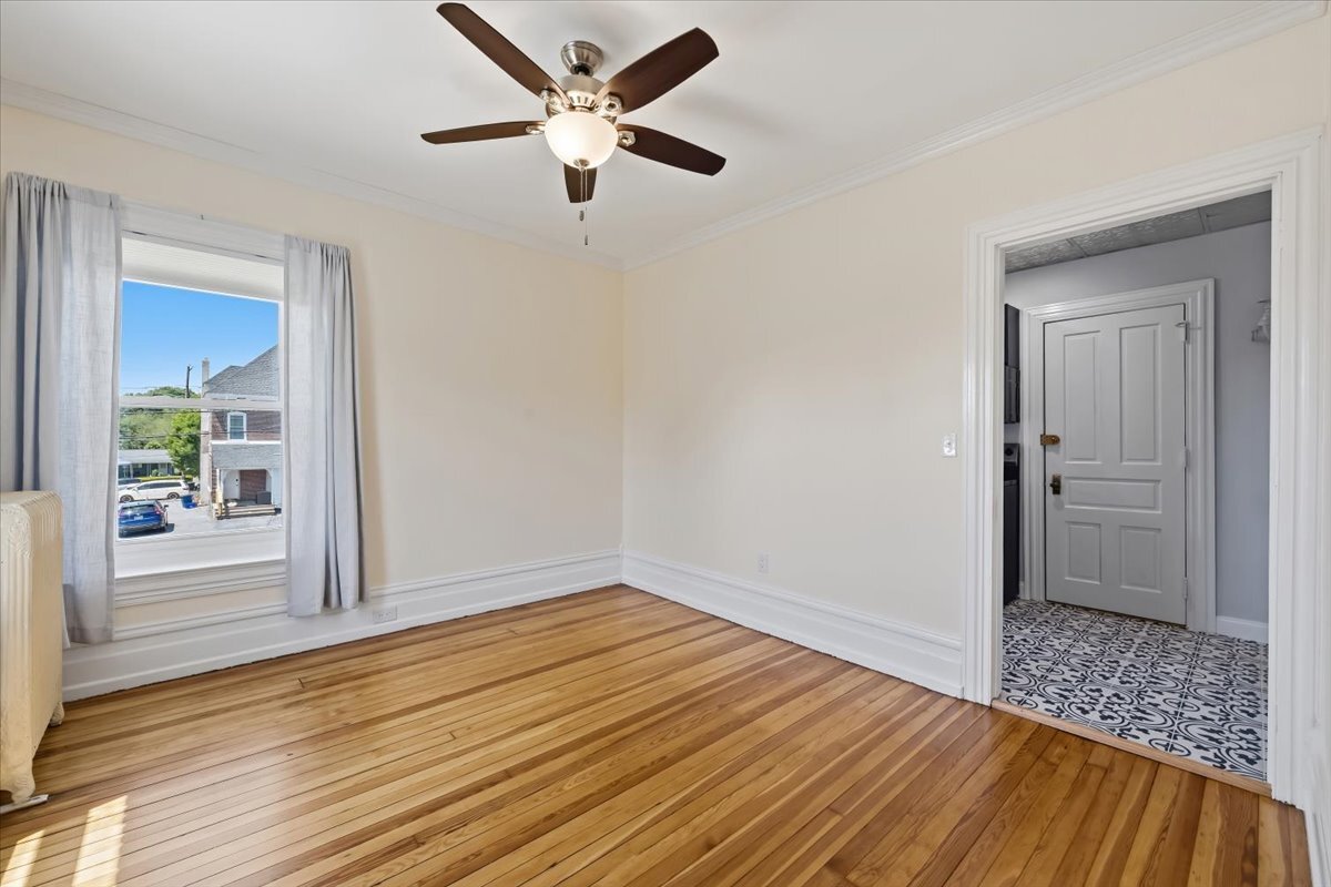 Building Photo - 606 5th St