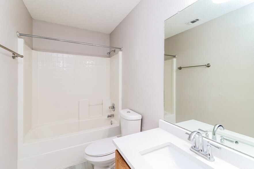 Building Photo - 2521 Nogales Dr