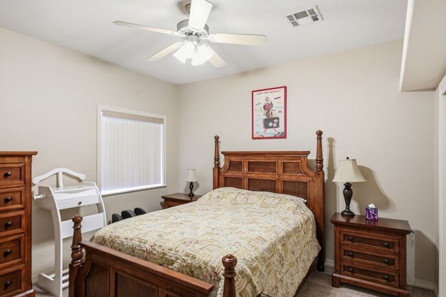 Building Photo - Prestine 4 bedroom home near the Golf Course