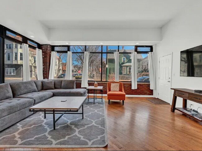 Primary Photo - 2 bedroom in Chicago IL 60618