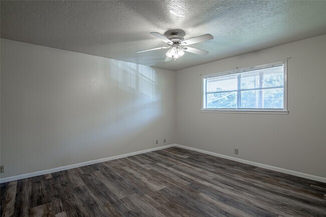 Building Photo - 120 McAdams Ln