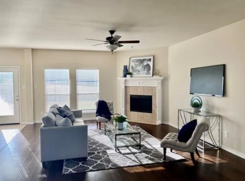 Building Photo - 12822 Gardendale Dr