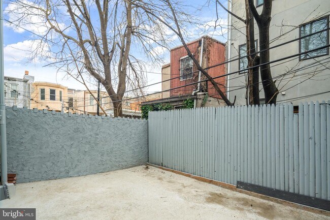 Building Photo - 1831 Reed St