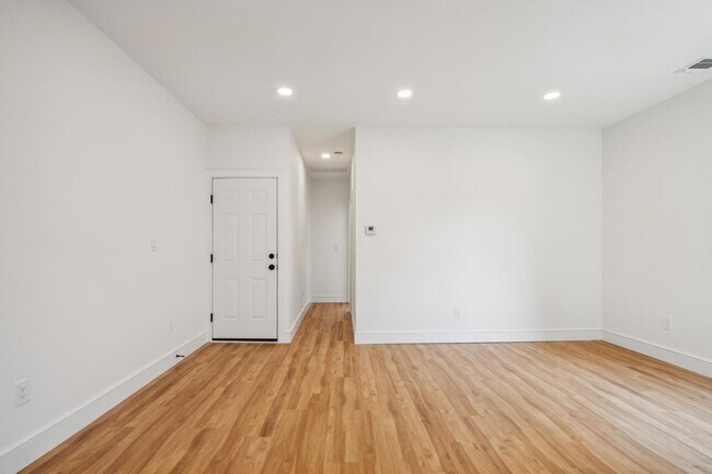 Building Photo - 215 Harrison Ave