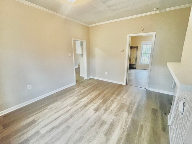Building Photo - 1004 Highland Ave