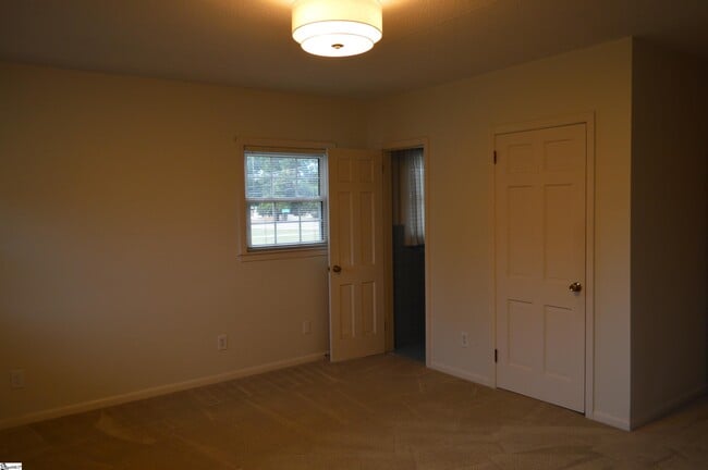 Building Photo - 2462 E Blackstock Rd