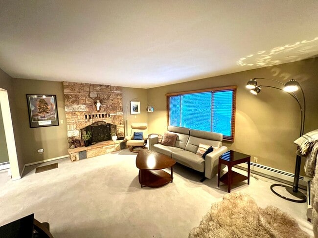 Building Photo - Pet Friendly 4 Bed 3 Bath Single Family Home on Westside W/ Fully Fenced yard, Attached Garage!