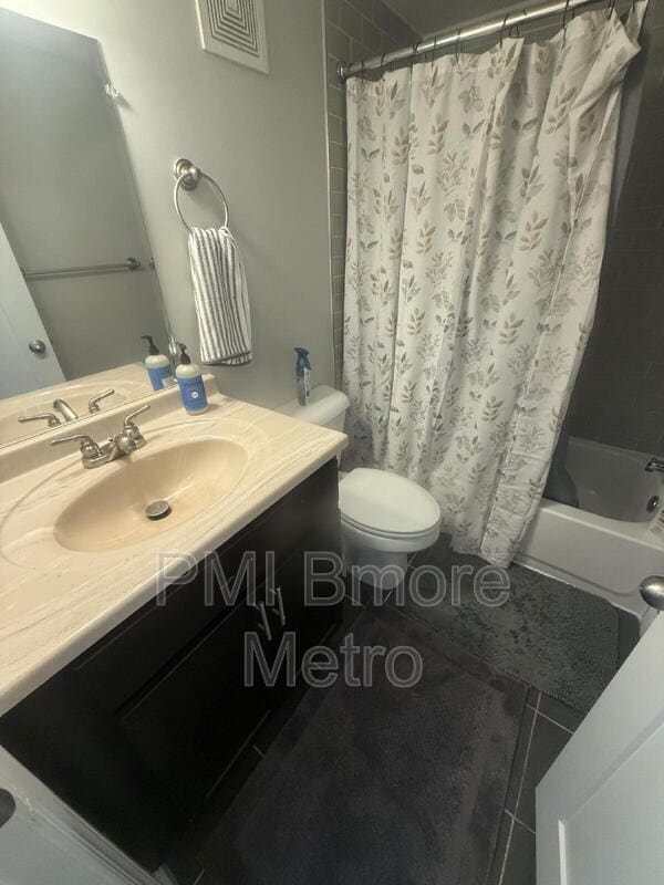 Building Photo - 17 E 21st St